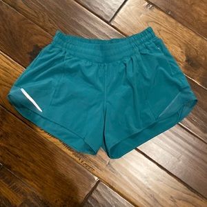 Lululemon Hotty Hot 4” Low Rise Shorts